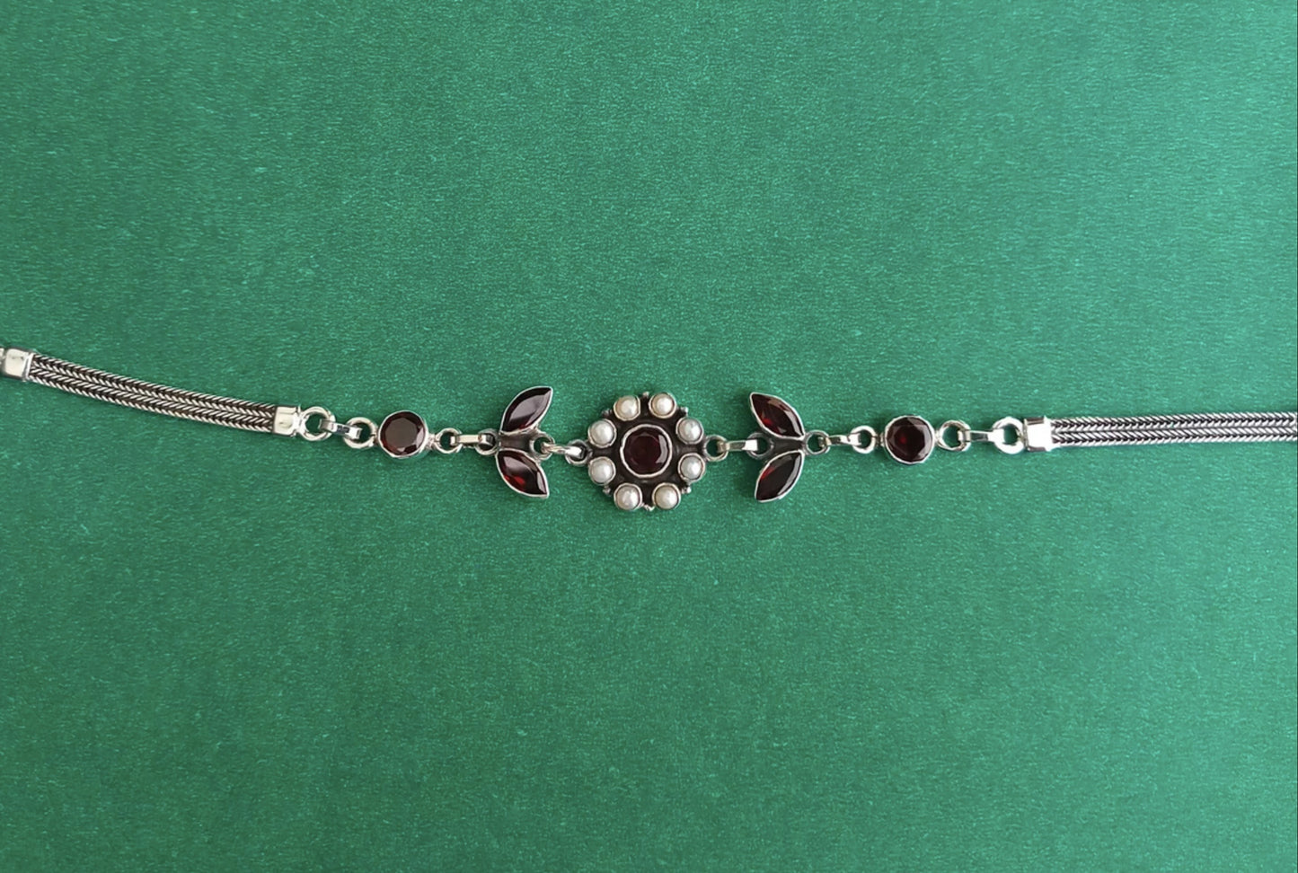 Natural White Pearl and Garnet Bracelet CU21