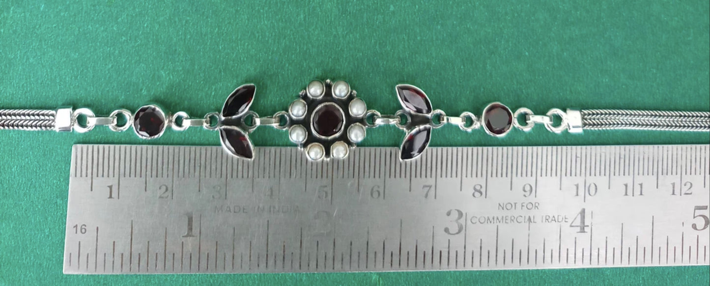Natural White Pearl and Garnet Bracelet CU21