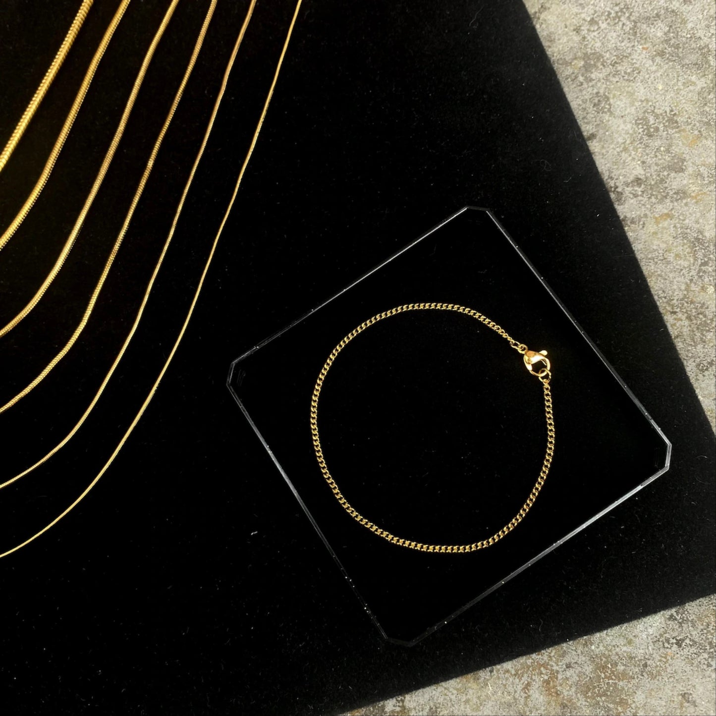14k Gold Curb Link Chain Bracelet 2MM