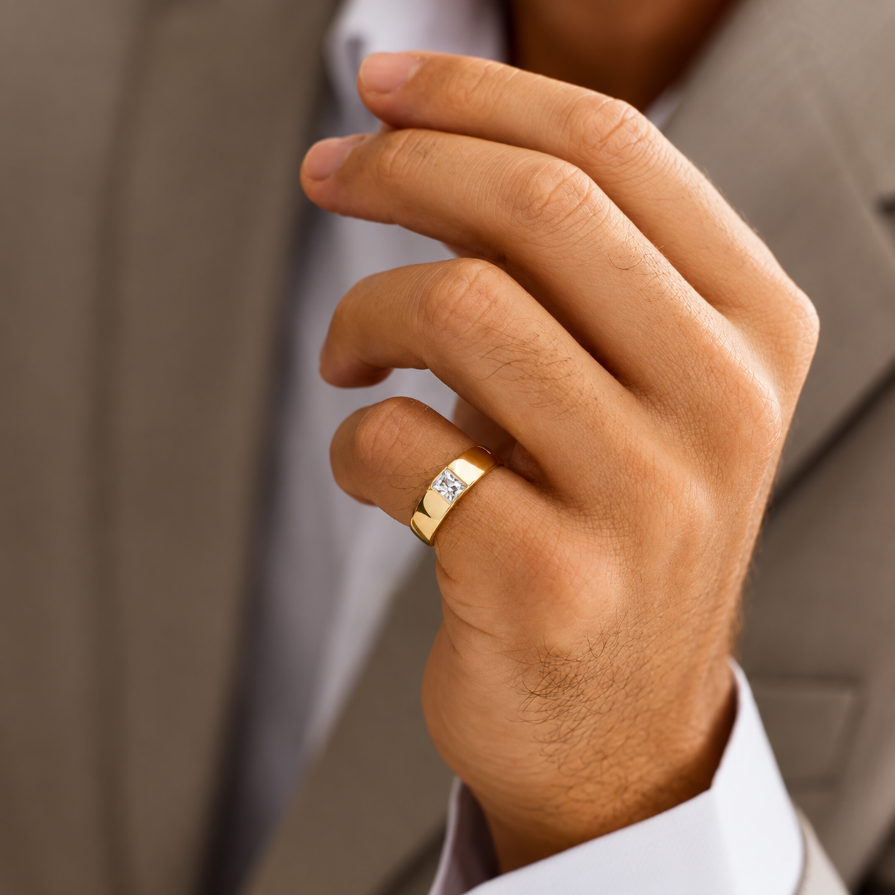 Men's 14k Gold Sleek Design Diamond Ring