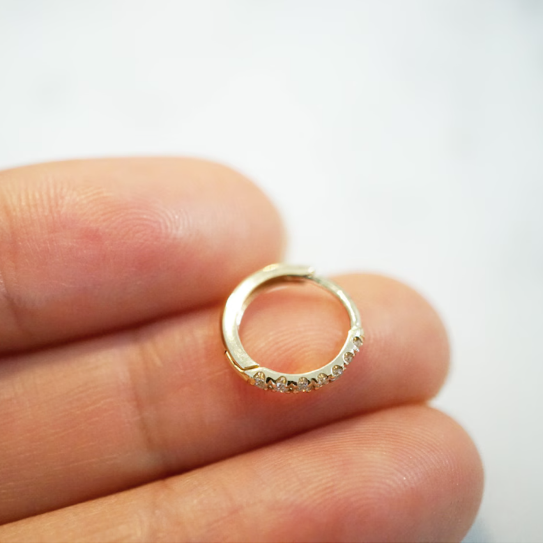 diamond-hoop's-earrings-gold-18k
