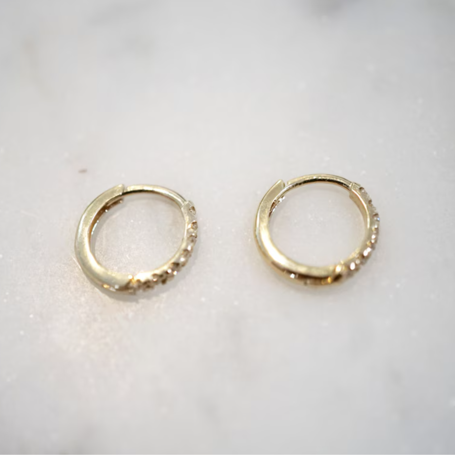 diamond-hoop's-earrings-gold-18k