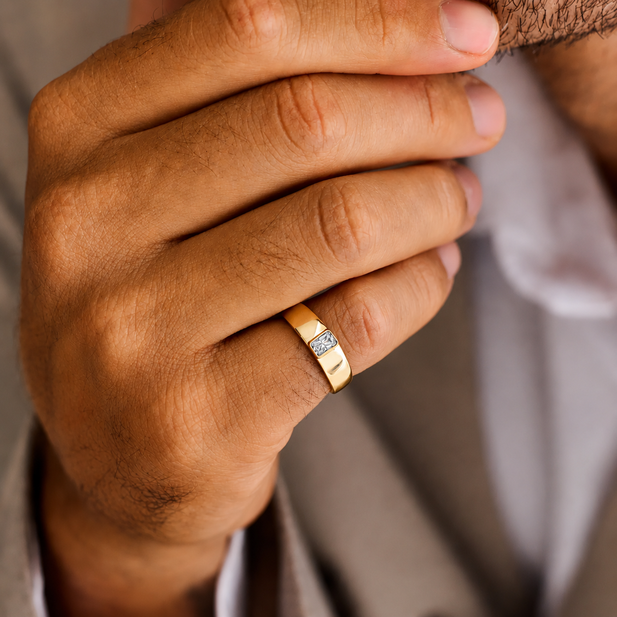 Men's 14k Gold Sleek Design Diamond Ring