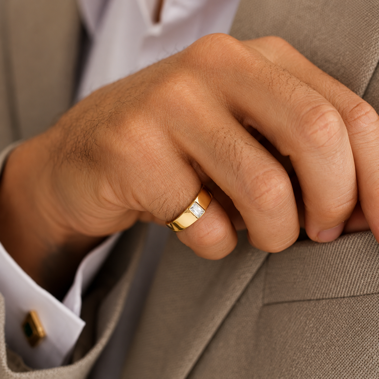 Men's 14k Gold Sleek Design Diamond Ring