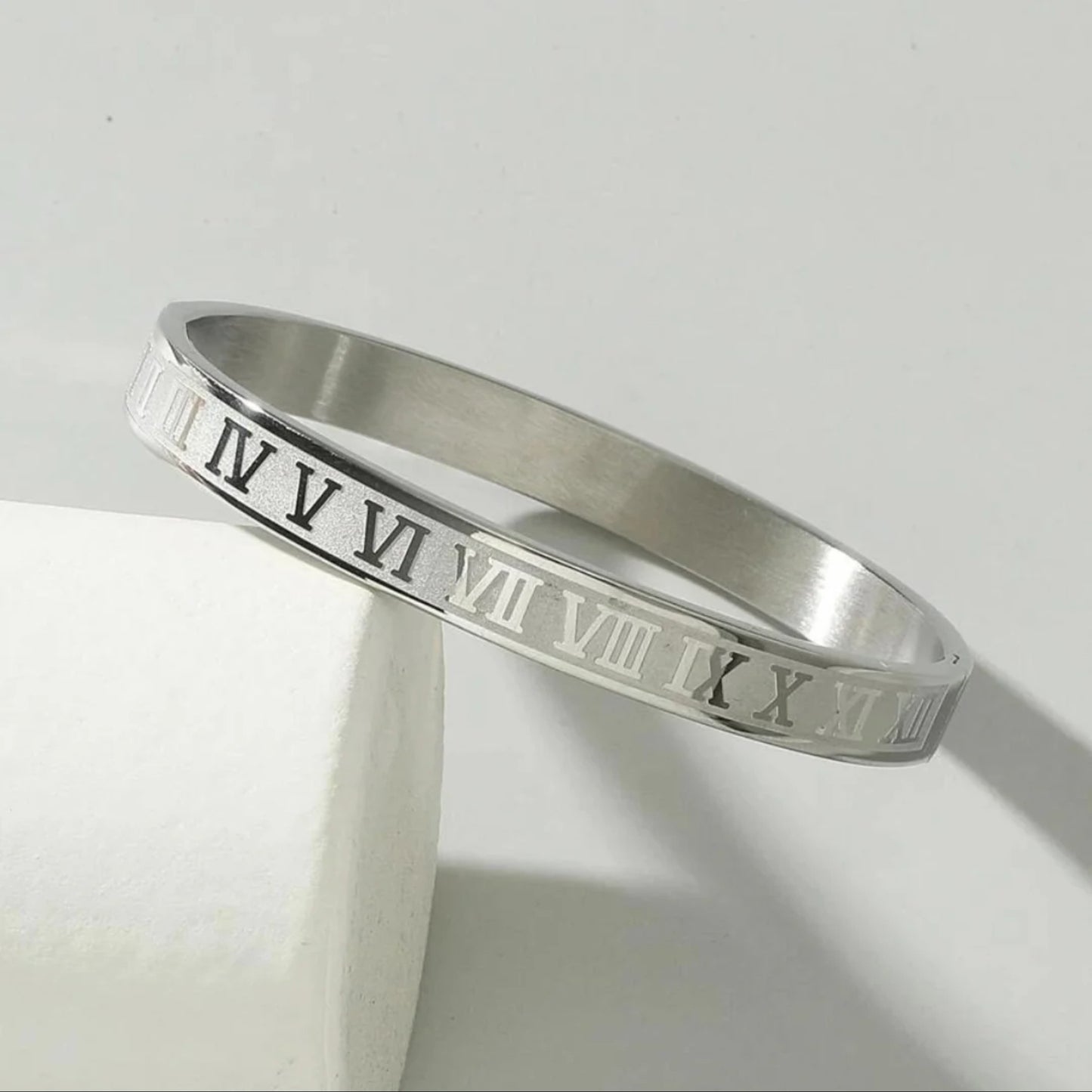 Roman Numberal Bracelet SILVER/Roman Numeral Bangle Bracelet/Roman Bracelet/Birthday Bracelet Gift for women/Roman Numeral Jewelry Her Gift