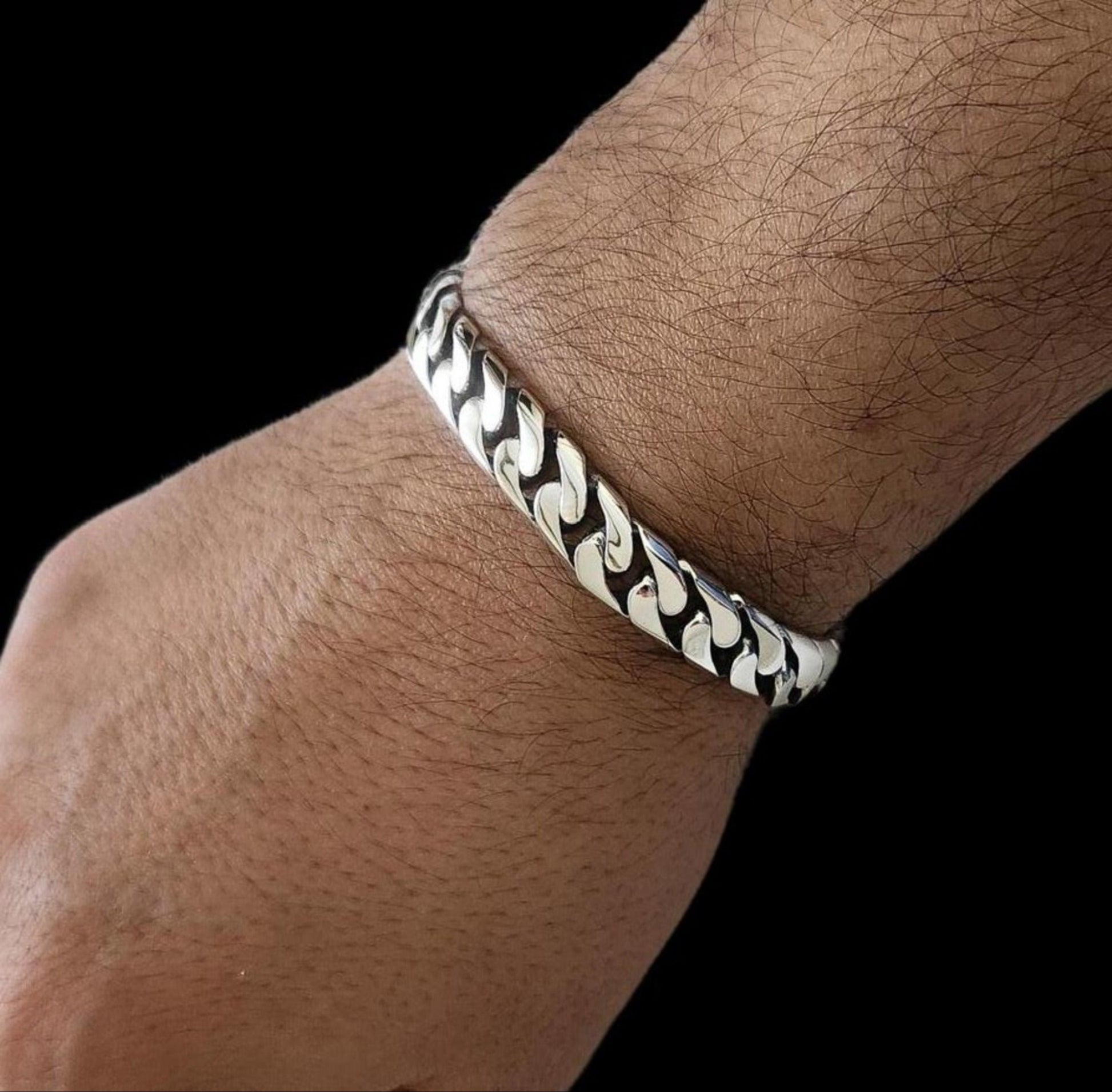 cuban-link-chain- bracelet